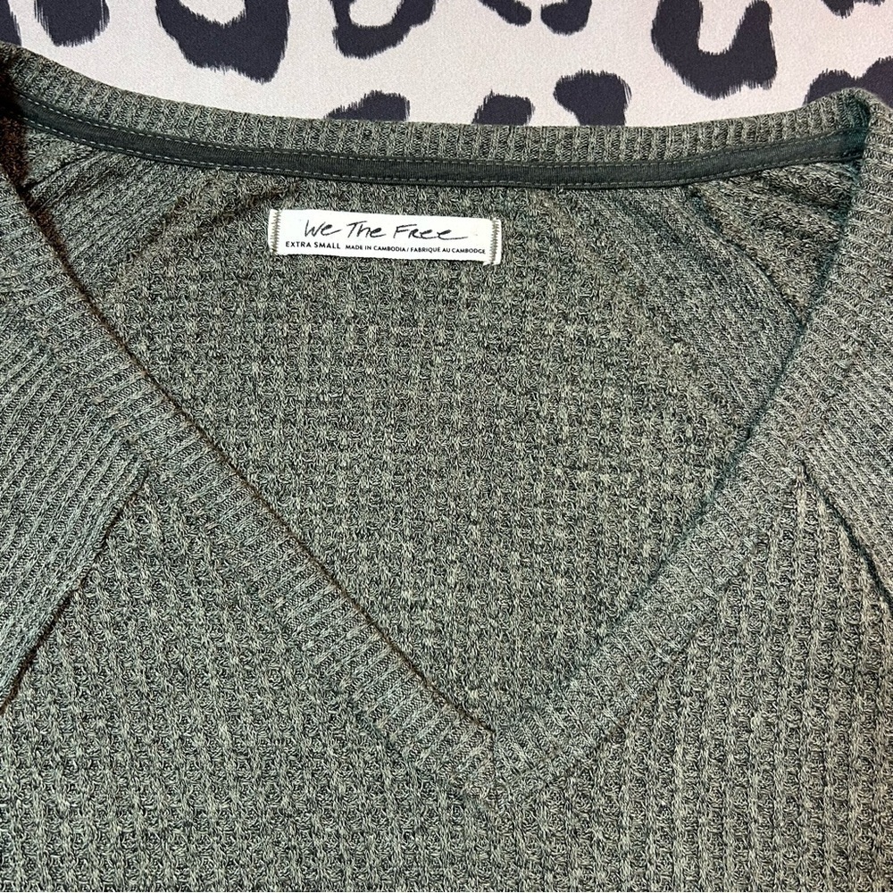 Free People “We The Free” Thermal V-Neck Top Olive Green - XS “Santa Clara Top” - Picture 10 of 11